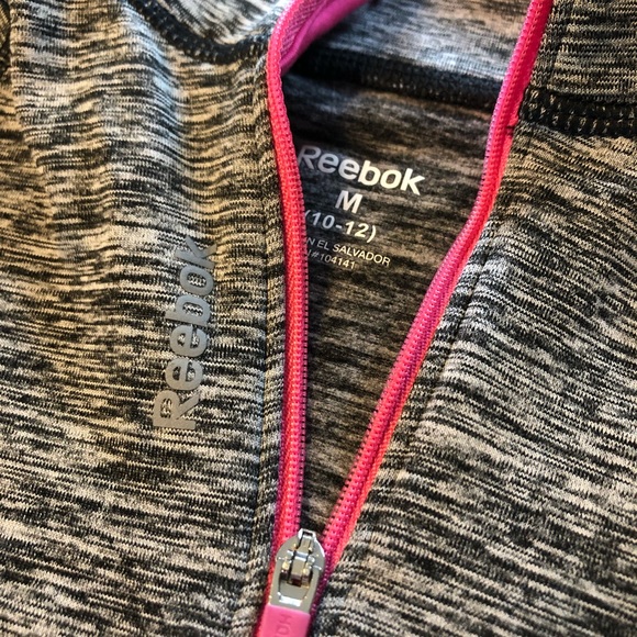 𝚁𝚎𝚎𝚋𝚘𝚔 𝙰𝚌𝚝𝚒𝚟𝚎𝚠𝚎𝚊𝚛 𝚙𝚞𝚕𝚕𝚘𝚟𝚎𝚛 - Picture 3 of 4